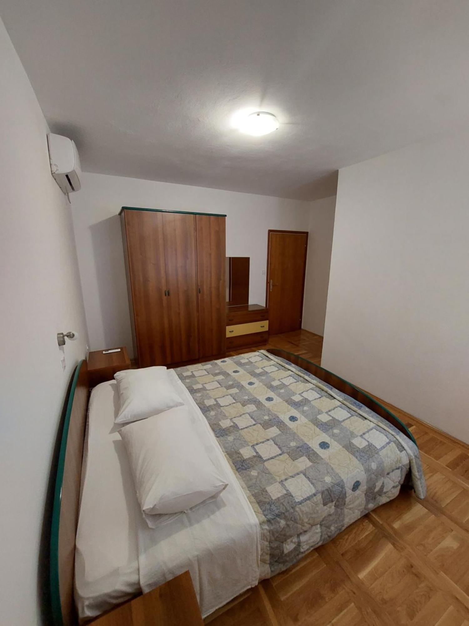 Apartments Mlacovic Rab Town Habitación foto