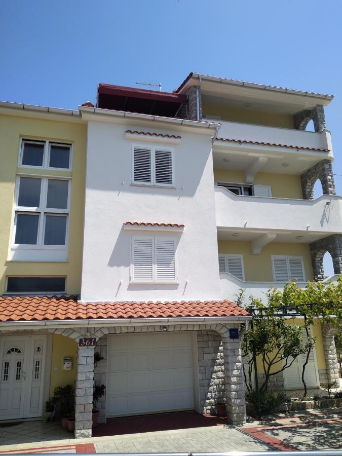 Apartments Mlacovic Rab Town Exterior foto